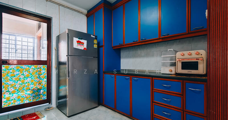 156 Lorong 1 Toa Payoh HDB Flat For Sale at S$ 920,000 | PropertyGuru Singapore - Kitchen