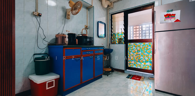 156 Lorong 1 Toa Payoh HDB Flat For Sale at S$ 920,000 | PropertyGuru Singapore - Kitchen