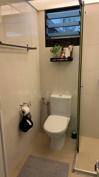 365D Upper Serangoon Road HDB Flat For Sale at S$ 668,888 | PropertyGuru Singapore - Bathroom