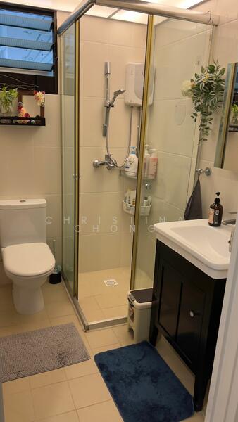 365D Upper Serangoon Road HDB Flat For Sale at S$ 668,888 | PropertyGuru Singapore - Bathroom