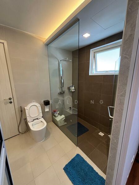 Kingswear Avenue, Kingswear Avenue, 5 Bedrooms, 4,500 sqft, Semi-Detached House For Rent, by Gerald Ng, 500054040 - Bathroom - PropertyGuru.com.sg