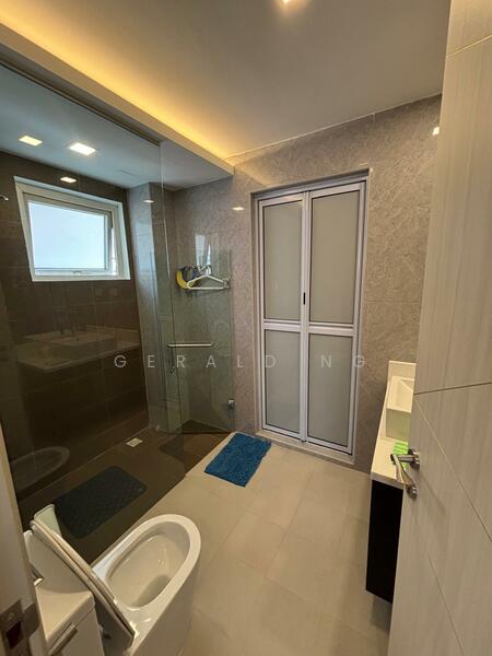 Kingswear Avenue, Kingswear Avenue, 5 Bedrooms, 4,500 sqft, Semi-Detached House For Rent, by Gerald Ng, 500054040 - Bathroom - PropertyGuru.com.sg