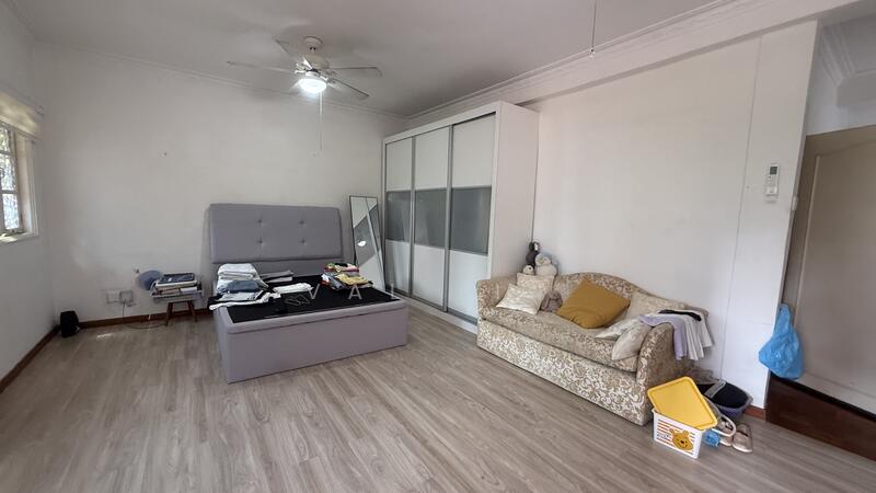 Rare! ❤️ Serangoon Gardens 3-sty Terrace with 5 Bedrooms near Sgn Nex & Lor Chuan ❤️ 1km CHIJ Terraced House For Sale at S$ 4,680,000 | PropertyGuru Singapore - Bedroom