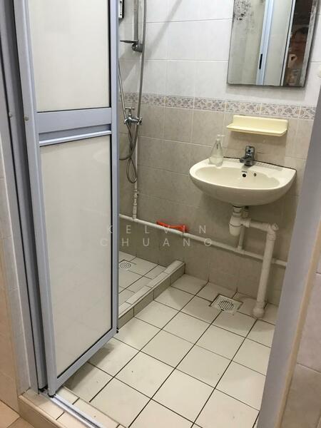 690C Choa Chu Kang Crescent, 690C Choa Chu Kang Crescent, 3 Bedrooms, 1,200 sqft, HDB Flat For Rent, by Kelvin Chuang, 500054084 - Bathroom - PropertyGuru.com.sg