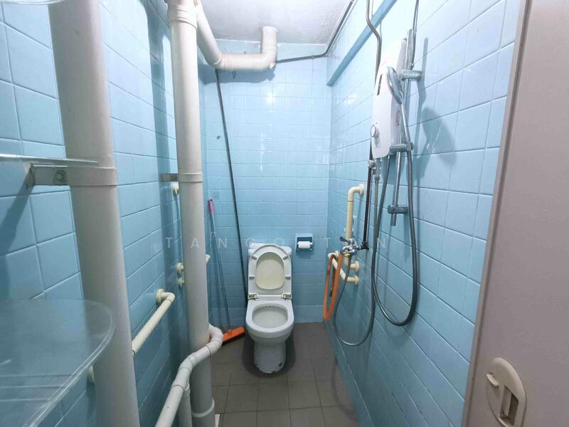 20 Jalan Klinik HDB Flat For Sale at S$ 320,000 | PropertyGuru Singapore - Bathroom