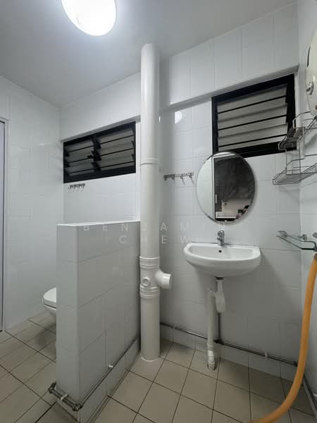 152 Serangoon North Avenue 1, 152 Serangoon North Avenue 1, 2 Bedrooms, 689 sqft, HDB Flat For Sale, by Benjamin Chew, 500054098 - Bathroom - PropertyGuru.com.sg