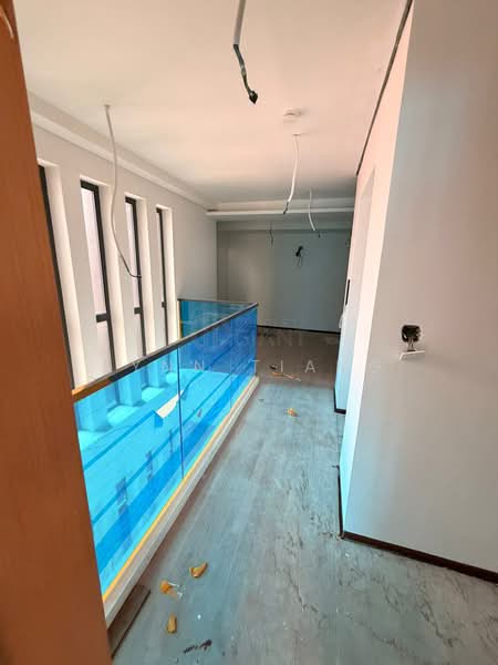 ❤️GIANT⚡️Brand New 4 Lvls Inter-Terrace w Mezzanine, Attic & Lift in D19 Terraced House For Sale at S$ 6,999,999 | PropertyGuru Singapore - Interior