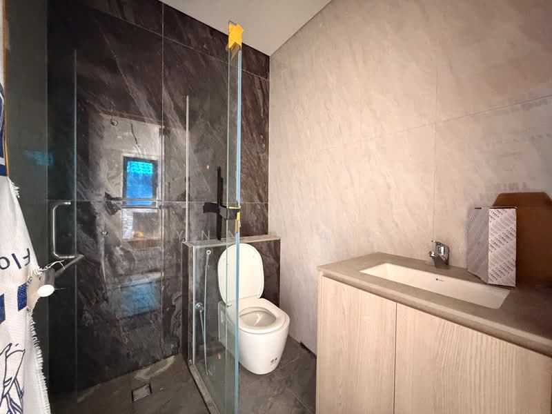 ❤️GIANT⚡️Brand New 4 Lvls Inter-Terrace w Mezzanine, Attic & Lift in D19 Terraced House For Sale at S$ 6,999,999 | PropertyGuru Singapore - Bathroom