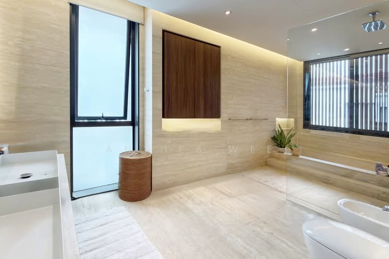 Gentle Road, Gentle Road, 6 Bedrooms, 8,900 sqft, Bungalow House For Rent, by Anthea Wee, 500054111 - Bathroom - PropertyGuru.com.sg