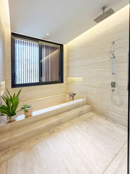 Gentle Road, Gentle Road, 6 Bedrooms, 8,900 sqft, Bungalow House For Rent, by Anthea Wee, 500054111 - Bathroom - PropertyGuru.com.sg