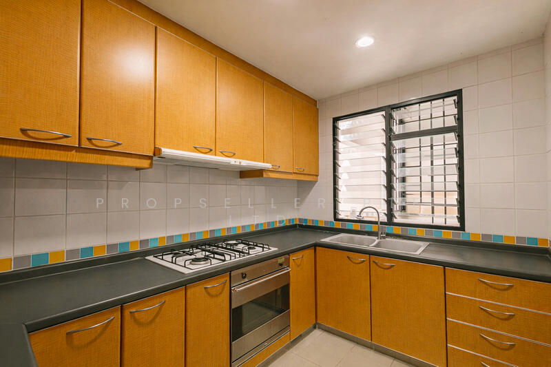 Woodsvale Condominium For Sale at S$ 1,200,000 | PropertyGuru Singapore - Kitchen