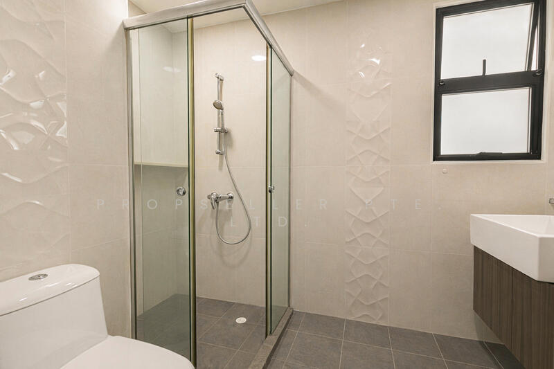 Woodsvale Condominium For Sale at S$ 1,200,000 | PropertyGuru Singapore - Bathroom