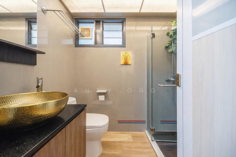 308B Punggol Walk HDB Flat For Sale at S$ 738,000 | PropertyGuru Singapore - Common Bathroom
