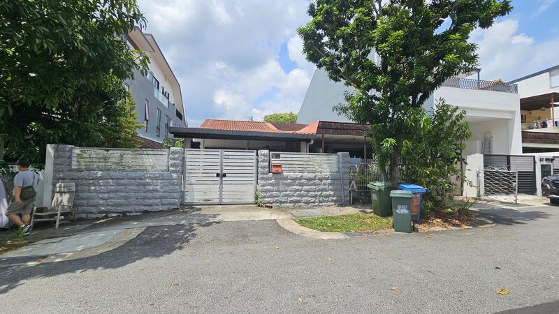 Freehold Jalan Chengam 1km CHIJ Corner Terrace Terraced House For Sale at S$ 5,488,888 | PropertyGuru Singapore - Exterior
