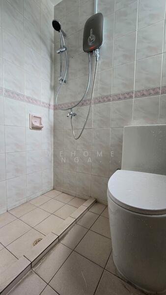 Sunbird View, 183A Sunbird Road, Room Rental, 150 sqft, Walk-up Apartment For Rent, by Wehome Co-Living, 500054197 - Common Bathroom and Toilet 2 - PropertyGuru.com.sg
