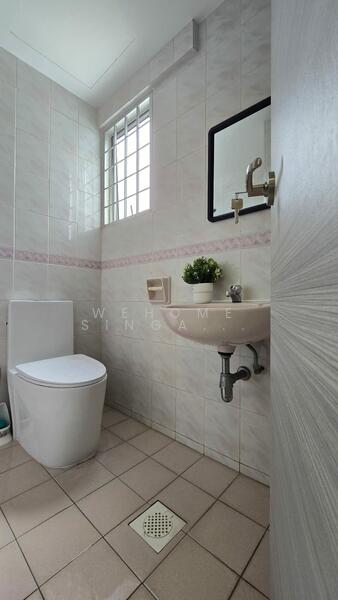 Sunbird View, 183A Sunbird Road, Room Rental, 150 sqft, Walk-up Apartment For Rent, by Wehome Co-Living, 500054197 - Common Bathroom and Toilet 2 - PropertyGuru.com.sg