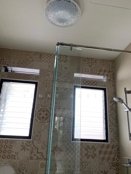 Upper Thomson Road Corner Terrace, , 3 Bedrooms, 1,300 sqft, Corner Terrace For Rent, by Yenny Adell, 500054222 - Bathroom - PropertyGuru.com.sg