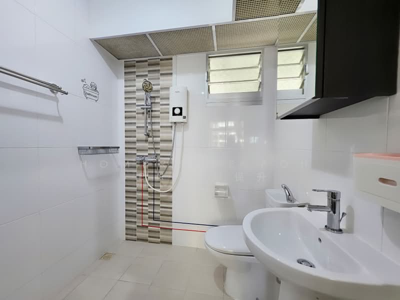 409C Northshore Drive, 409C Northshore Drive, 2 Bedrooms, 721 sqft, HDB Flat For Sale, by Homer Pee Poh Seng 彭保升, 500054238 - Bathroom - PropertyGuru.com.sg