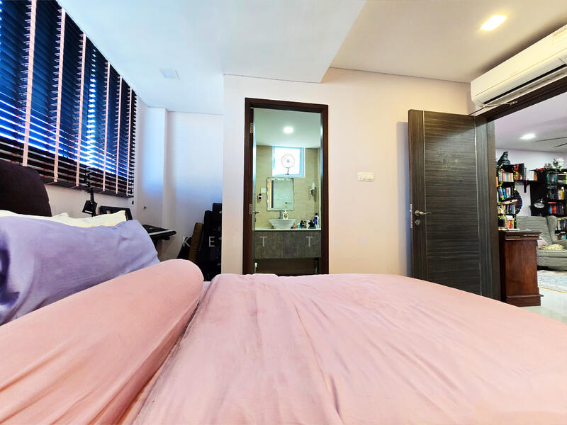 Sembawang Hills Modern & Luxurious 2.5 sty + Basement Corner Terrace Corner Terrace For Sale at S$ 5,500,000 | PropertyGuru Singapore - Bedroom 4