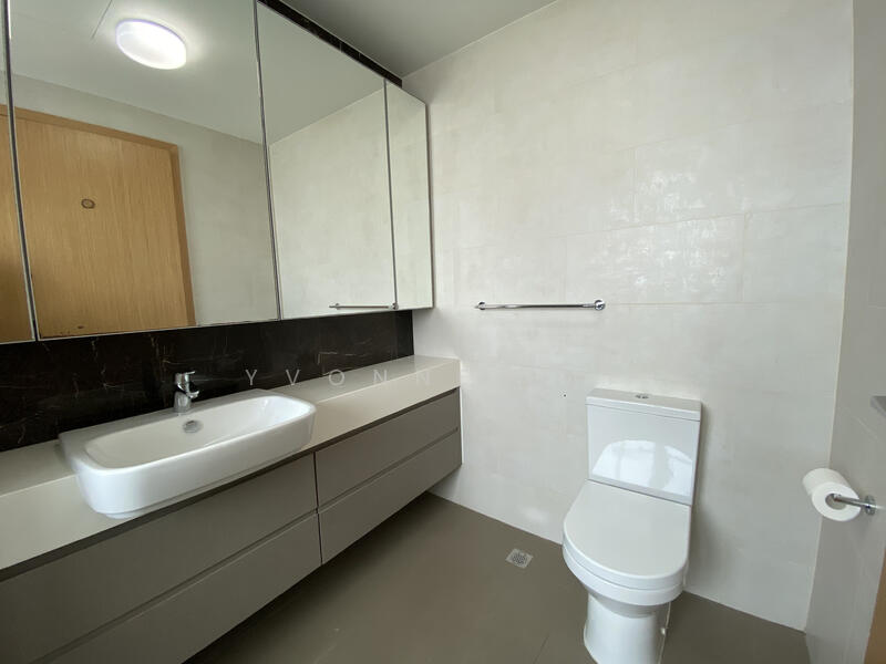 The Glades Condominium For Sale at S$ 1,498,000 | PropertyGuru Singapore - Bathroom