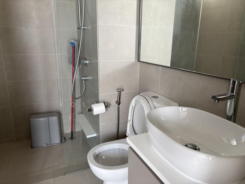 Vue 8 Residence, Pasir Ris Heights, 2 Bedrooms, 797 sqft, Condominium For Rent, by Roland Seow, 500054264 - Spacious common Toilet - PropertyGuru.com.sg