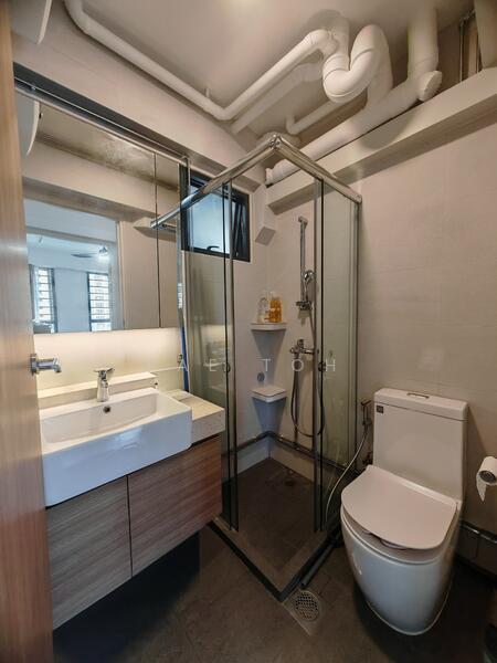 93 Dawson Road HDB Flat For Sale at S$ 1,089,999 | PropertyGuru Singapore - Bathroom