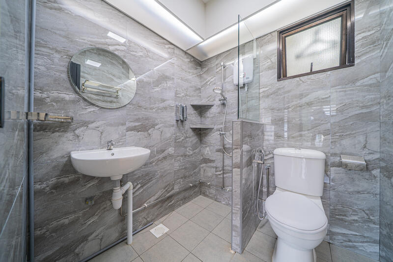 618D Punggol Drive HDB Flat For Sale at S$ 725,000 | PropertyGuru Singapore - Bathroom