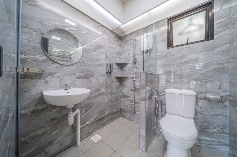 618D Punggol Drive HDB Flat For Sale at S$ 725,000 | PropertyGuru Singapore - Bathroom