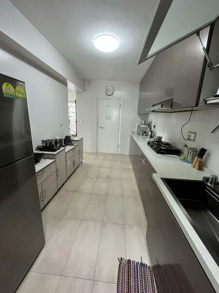 40A Margaret Drive HDB Flat For Sale at S$ 1,400,000 | PropertyGuru Singapore - Kitchen