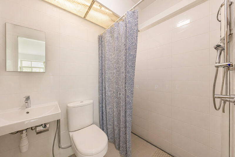663C Punggol Drive HDB Flat For Sale at S$ 635,000 | PropertyGuru Singapore - Bathroom
