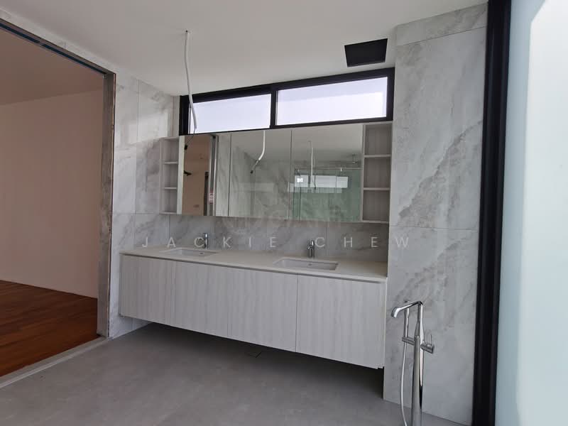 ❤️GIANT⚡️OPEN HOUSE Sat & Sun 9-10th May! Brand New Corner Terrace! 5 mins walk to Kovan MRT!, Highland Road/ Kovan Road/ Upper Serangoon, 8 Bedrooms, 8,800 sqft, Corner Terrace For Sale, by Jackie Chew, 500054315 - Bathroom - PropertyGuru.com.sg