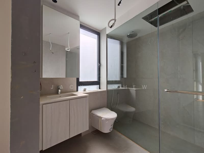 ❤️GIANT⚡️Brand New Corner Terrace w Pool, Jacuzzi, Attic & Lift! 5 mins walk to Kovan MRT!, Highland Road/ Kovan Road/ Upper Serangoon, 8 Bedrooms, 8,800 sqft, Corner Terrace For Sale, by Jackie Chew, 500054315 - Bathroom - PropertyGuru.com.sg