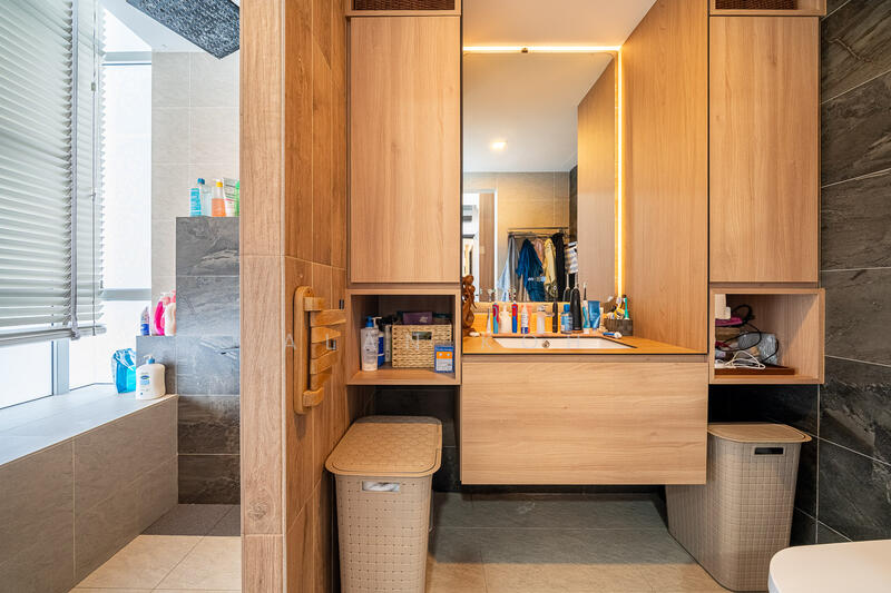 One St Michael's Condominium For Sale at S$ 2,400,000 | PropertyGuru Singapore - Bathroom