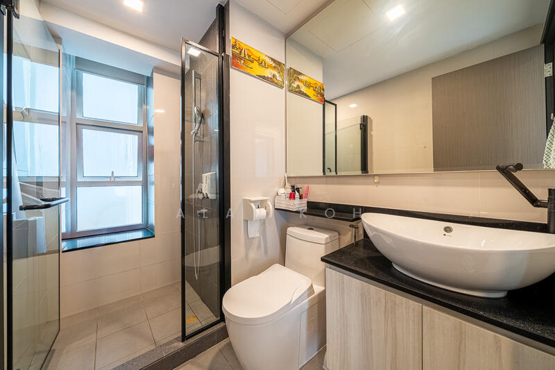 One St Michael's Condominium For Sale at S$ 2,400,000 | PropertyGuru Singapore - Bathroom