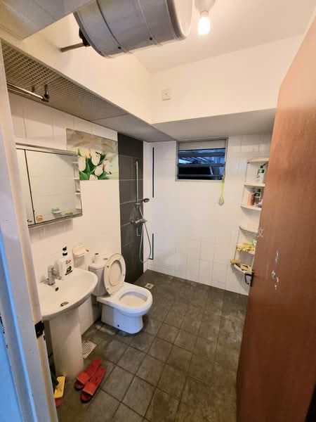 624A Punggol Central, 624A Punggol Central, 3 Bedrooms, 1,012 sqft, HDB Flat For Sale, by Ivan Lim 林位纹, 500054331 - Bathroom - PropertyGuru.com.sg