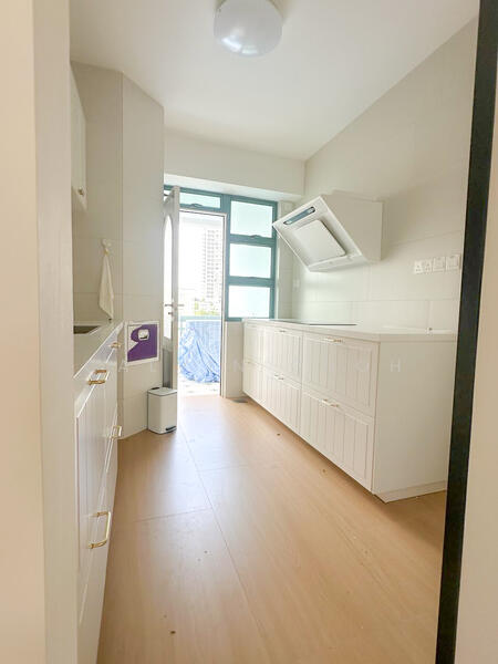 West Bay Condo, 50 West Coast Crescent, 2 Bedrooms, 936 sqft, Condominium For Rent, by Calvin Choh, 500054366 - Kitchen - PropertyGuru.com.sg