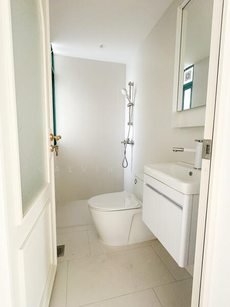 West Bay Condo, 50 West Coast Crescent, 2 Bedrooms, 936 sqft, Condominium For Rent, by Calvin Choh, 500054366 - Bathroom - PropertyGuru.com.sg