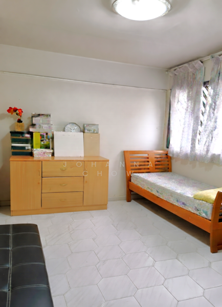 710 Hougang Avenue 2 HDB Flat For Sale at S$ 750,000 | PropertyGuru Singapore - Bedroom
