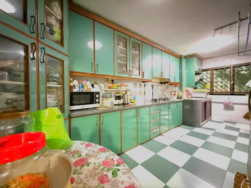 710 Hougang Avenue 2 HDB Flat For Sale at S$ 750,000 | PropertyGuru Singapore - Kitchen