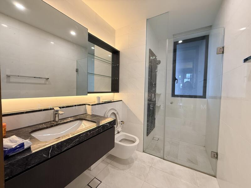 Marina One Residences Condominium For Sale at S$ 2,280,000 | PropertyGuru Singapore - Bathroom