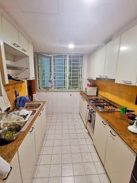 Queens, 12 Stirling Road, Room Rental, 120 sqft, Condominium For Rent, by Xie TingTing (Emily), 500054430 - Kitchen - PropertyGuru.com.sg