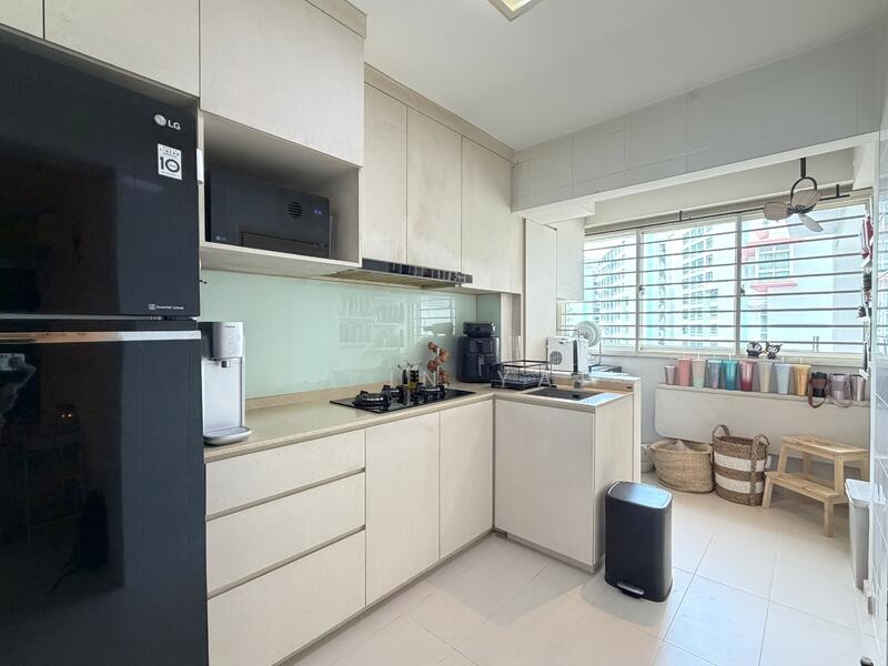 213B Compassvale Lane HDB Flat For Sale at S$ 655,000 | PropertyGuru Singapore - Kitchen