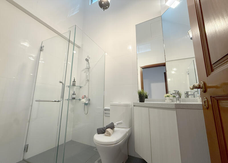 Gentle Villas Detached House For Sale at S$ 6,800,000 | PropertyGuru Singapore - Bathroom