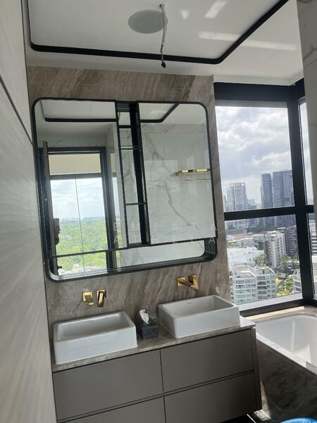 Perfect Ten, 323 Bukit Timah Road, 3 Bedrooms, 1,281 sqft, Condominium For Rent, by Hemlata Pathela, 500054465 - Bathroom - PropertyGuru.com.sg