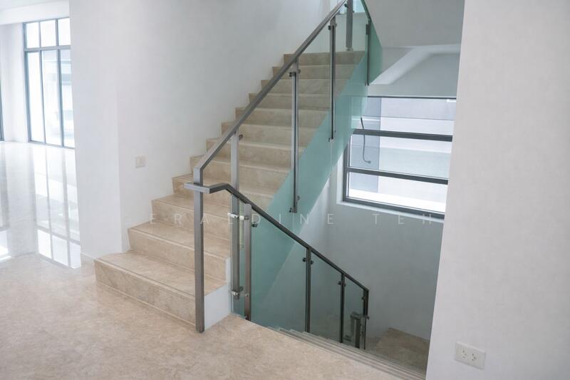 Thomson Grand Cluster House For Sale at S$ 4,118,000 | PropertyGuru Singapore - Stairs