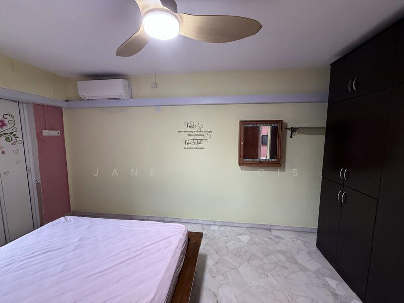 301 Bukit Batok Street 31, 301 Bukit Batok Street 31, 3 Bedrooms, 904 sqft, HDB Flat For Rent, by Jane Francis, 500054533 - Master Bedroom 1 - PropertyGuru.com.sg