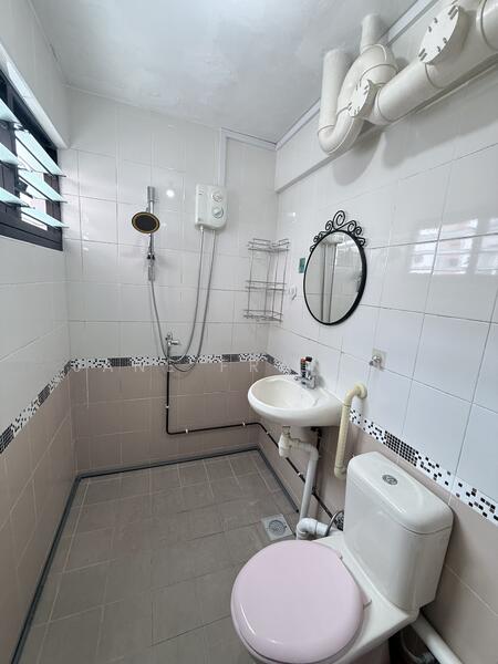 301 Bukit Batok Street 31, 301 Bukit Batok Street 31, 3 Bedrooms, 904 sqft, HDB Flat For Rent, by Jane Francis, 500054533 - Attached Toilet - PropertyGuru.com.sg