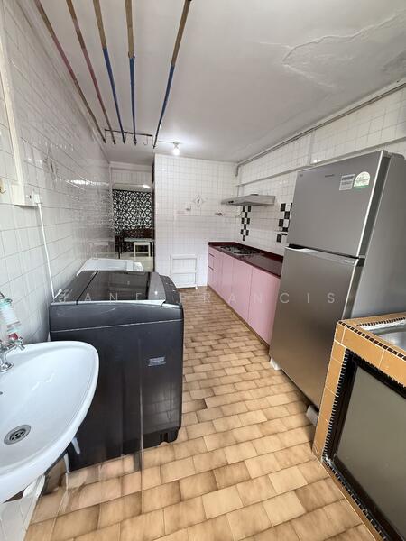 301 Bukit Batok Street 31, 301 Bukit Batok Street 31, 3 Bedrooms, 904 sqft, HDB Flat For Rent, by Jane Francis, 500054533 - Kitchen - PropertyGuru.com.sg