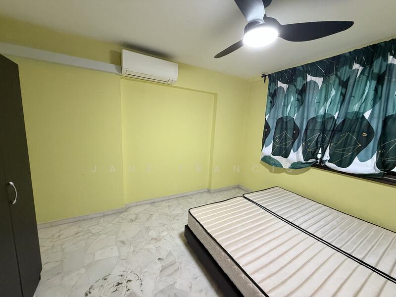 301 Bukit Batok Street 31, 301 Bukit Batok Street 31, 3 Bedrooms, 904 sqft, HDB Flat For Rent, by Jane Francis, 500054533 - Bedroom 3 - PropertyGuru.com.sg