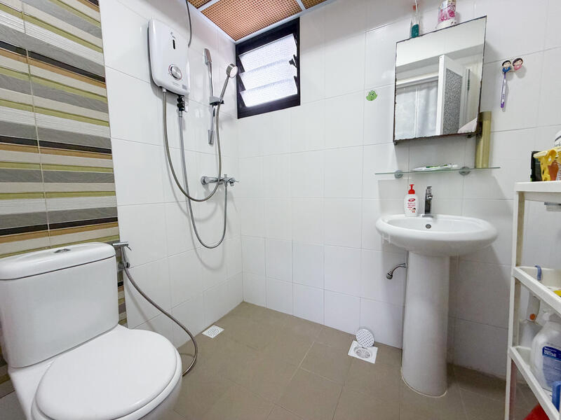 473A Fernvale Street HDB Flat For Sale at S$ 630,000 | PropertyGuru Singapore - Bathroom